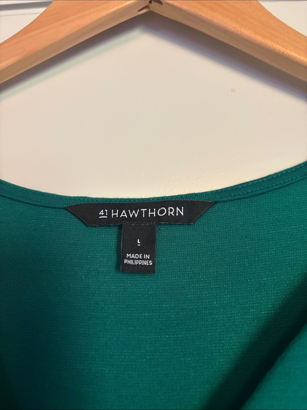 41 Hawthorne Green V-Neck Flutter Sleeve Women's Top. Size Large - Picture 3 of 4